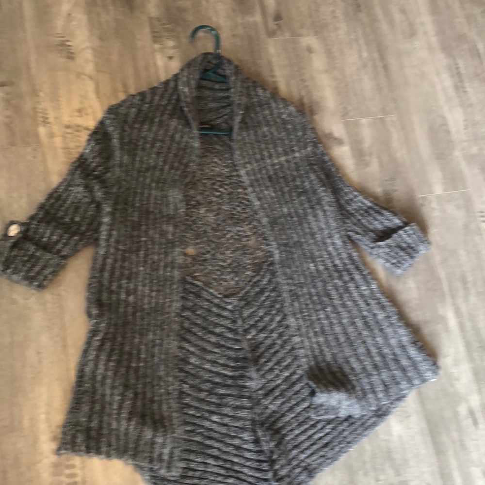 3/4 bcbg sweater